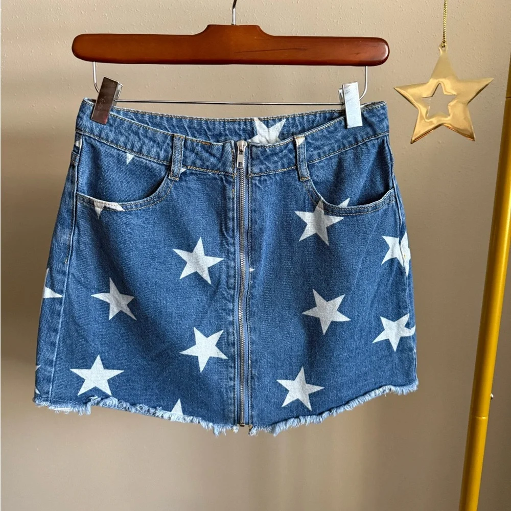 Altar’d State Star Print Denim Mini Skirt Zip Front Raw Hem Size Small